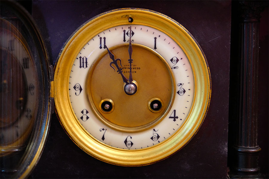 2 Holes Mantel Clock