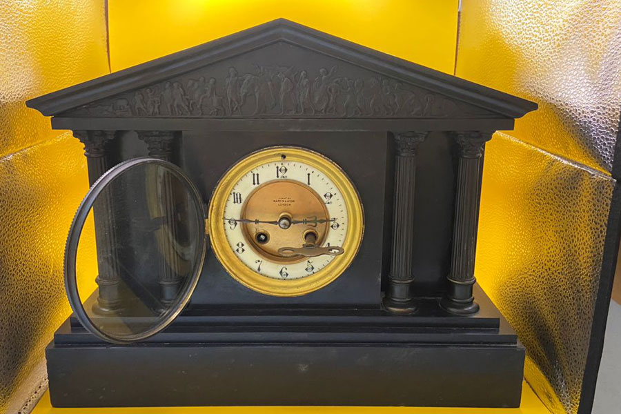 2 Holes Mantel Clock