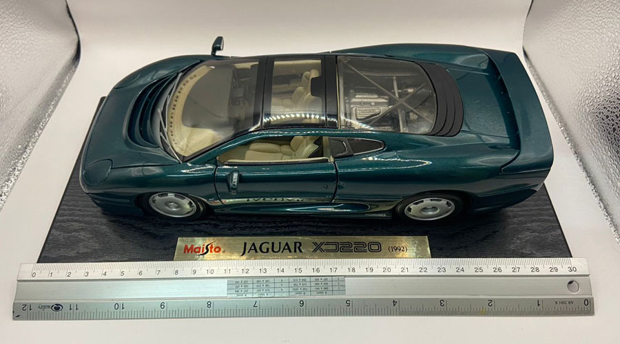 Jaguar XJ220 Toy Car(1992)