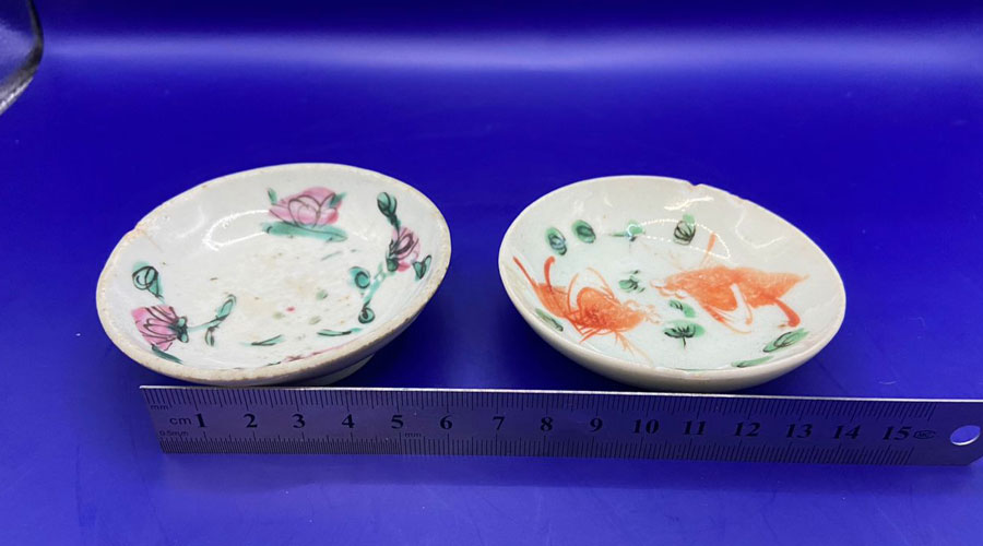 Vintage Chinese Gold Fish/Flower Sauce Bowl